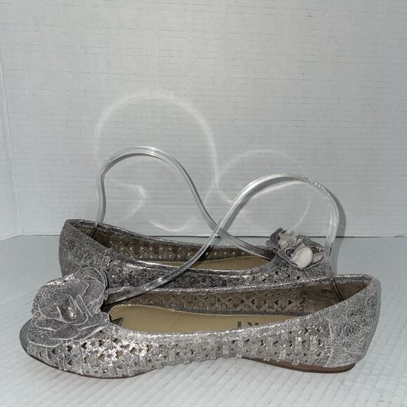 Report Flats Women’s Size 9 Silver Leather Peep Toe Ballet Flower Cutout Shoes - Picture 8 of 14